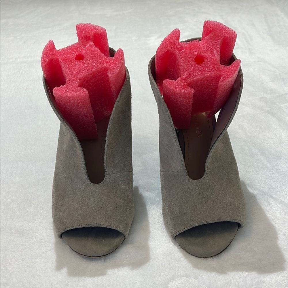 GIBSON LATIMER WOMENS CHUNKY HEEL OPEN TOE SLING BACK SHOES. SIZE 9M GRA…